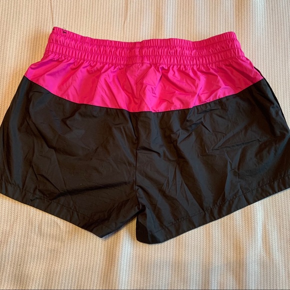 Women’s Nike shorts - Picture 4 of 4